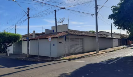 Casa com 2 dormitórios à venda, 126 m² por R$ 220.000,00 - Jockey Club - Barretos/SP