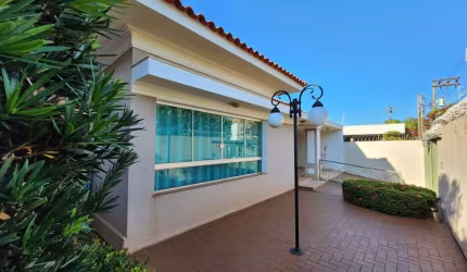 Casa com 3 dormitórios à venda, 396 m² por R$ 1.000.000,00 - Centro - Barretos/SP