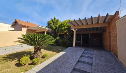 Casa com 4 dormitórios à venda, 277 m² por R$ 760.000,00 - Centro - Barretos/SP