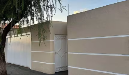 Casa com 3 dormitórios à venda, 247 m² por R$ 450.000,00 - Jockey Club - Barretos/SP