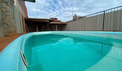 Casa com 3 dormitórios à venda, 180 m² por R$ 590.000,00 - Derby Clube - Barretos/SP