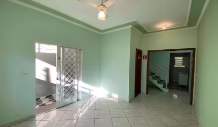 Casa com 2 dormitórios para alugar, 100 m² por R$ 2.200,00 - América - Barretos/SP