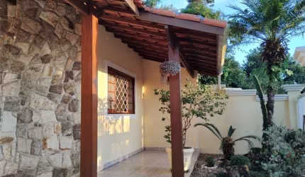 Casa para Locação em Atibaia, Jardim Sumaré, 3 dormitórios, 1 suíte, 3 banheiros, 2 vagas