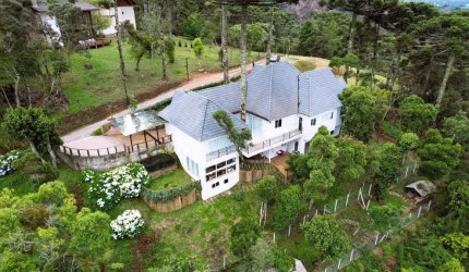 Casa com 3 dormitórios à venda, 270 m² por R$ 3.000.000,00 - Alto da Boa Vista - Campos do Jordão/SP