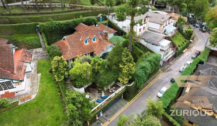 Casa com 5 dormitórios à venda, 350 m² por R$ 2.500.000,00 - Capivari - Campos do Jordão/SP