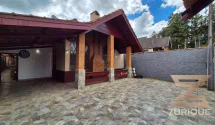 Casa com 3 dormitórios à venda, 250 m² por R$ 900.000,00 - Vila Nova Suiça - Campos do Jordão/SP