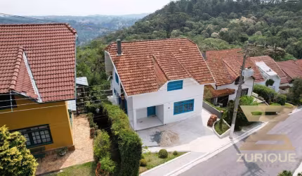 Casa com 3 dormitórios à venda, 250 m² por R$ 950.000,00 - Capivari - Campos do Jordão/SP
