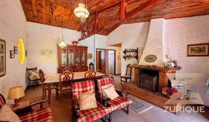 Casa com 4 dormitórios à venda, 240 m² por R$ 1.100.000,00 - Capivari - Campos do Jordão/SP