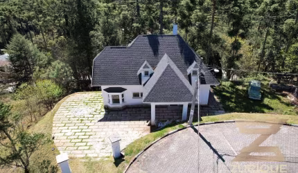 Casa com 4 dormitórios à venda, 330 m² por R$ 2.550.000,00 - Lot Véu da Noiva - Campos do Jordão/SP