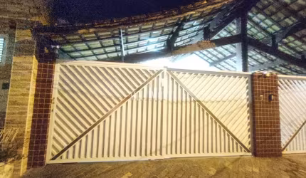 Casa Padrão à venda no Canto do Forte  - Praia Grande - SP: