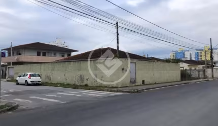 Casa, Ponto Comercial em esquina podendo utilizar a estrutura para estes fins! codigo: 65336
