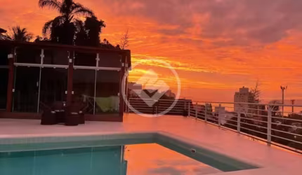 Descubra a Casa dos Seus Sonhos em Agronômica, Florianópolis! codigo: 68515