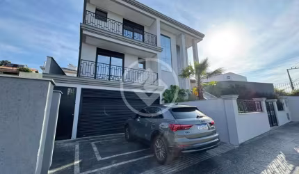 Luxuosa Casa de Alto, Pedra Branca - O Refúgio Perfeito para Quem Busca Exclusividade e Conforto. codigo: 79781