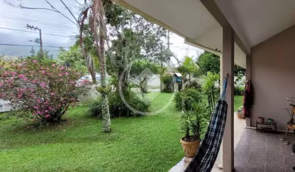 Casa de 04 dormitórios, 01 suite rodeada de jardim em Campeche codigo: 82898