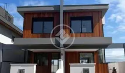 Sobrado Geminado - Casa 2 com 3 suítes localizado a 200 metros da praia do Campeche codigo: 121637