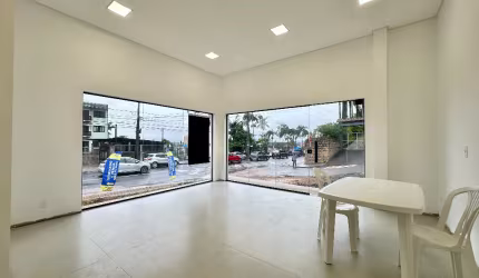 Sala comercial de esquina