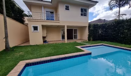 Linda casa na Fazendinha!