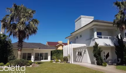 Casa para Comprar  no Condado de Capão com 5 suítes.