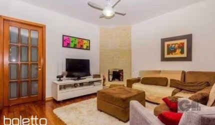 Casa com 7 Quartos e 6 vagas à Venda, 470 m² no Bairro Petrópolis