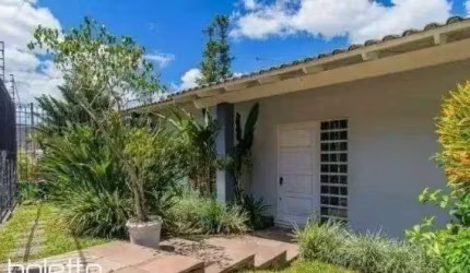 Casa para locação de 234m2, 3 vagas por R$ 15.000,00,00 - Bairro Três Figueiras