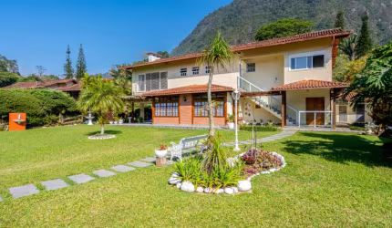 Casa com 5 quartos em condomínio no Comary, Teresópolis.