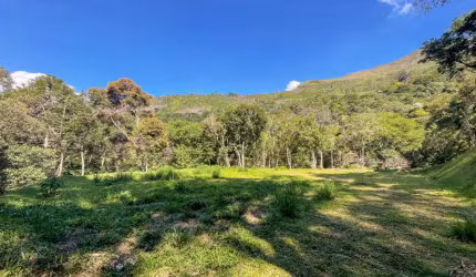Lote em condomínio em Araras, Petrópolis.