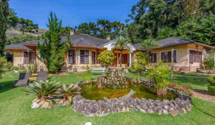 Casa com 6 quartos em condomínio no Quebra Frascos, Teresópolis.