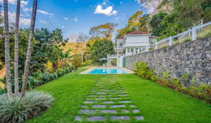 Casa com 6 quartos em Pedro do Rio, Petrópolis.
