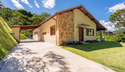 Casa com 3 quartos em Itaipava, Petrópolis.