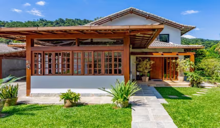 Casa com 4 quartos em condomínio no Comary, Teresópolis.
