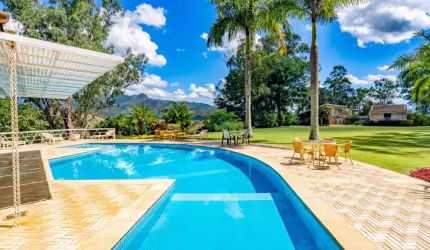 Casa com 5 quartos em condomínio em Itaipava, Petrópolis.