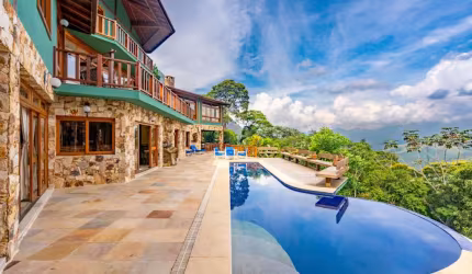 Casa com 5 quartos em condomínio em Araras, Petrópolis.