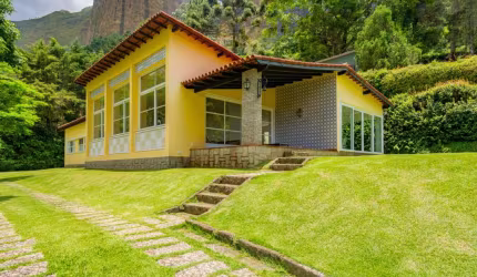 Casa com 4 quartos em condomínio em Araras, Petrópolis.