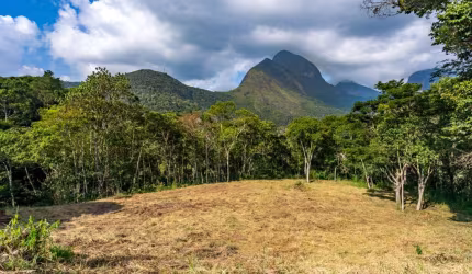 Terreno em condomínio no Cuiabá, Petrópolis.