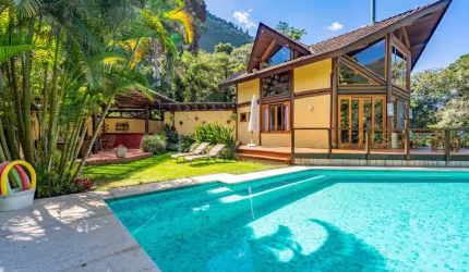 Casa 3 quartos em Araras, Petrópolis.