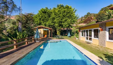 Casa com 8 quartos em Nogueira, Petrópolis.