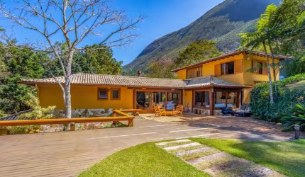 Casa com 4 quartos em condomínio em Araras, Petrópolis.