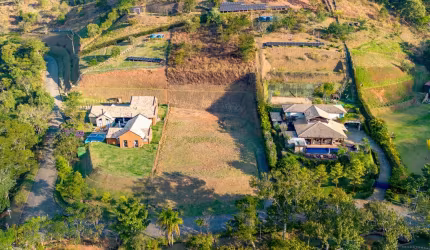 Lote no condomínio Fazenda Itaipava