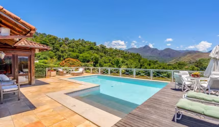 Casa com 4 quartos em Itaipava, Petrópolis