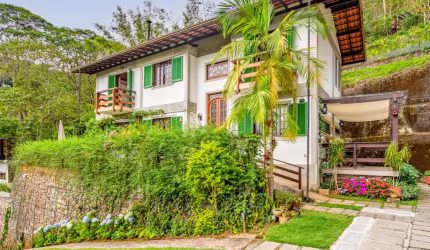 Casa com 3 quartos em condomínio, Itaipava