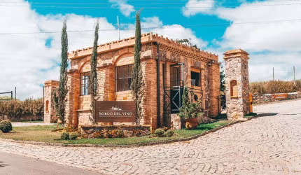 Lote em condomínio em Julioca, Areal.