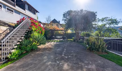 Casa com 4 quartos em condomínio em Bonsucesso, Petrópolis.