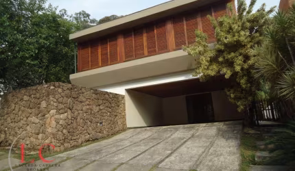 Casa em condomínio fechado à venda, 400m2., 5 Dormitórios sendo 3 Suites.