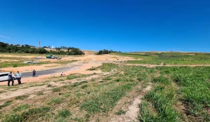 Terreno à venda em Indaiatuba, Condomínio Villa Dos Pinheiros, com 611 m²