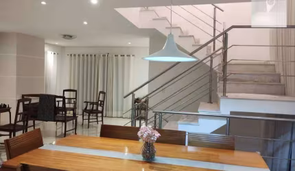 Casa com 4 dormitórios à venda, 240 m², 4 Suítes, Piscina, Gourmet , Pomar!