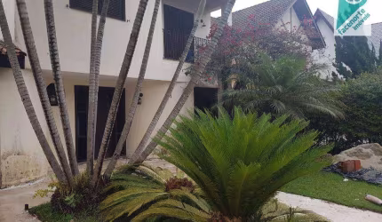 Casa em Alphaville ideal para Retrofit! Casa C/ 400 Mts, 4 Suítes, Piscina e Sauna!
