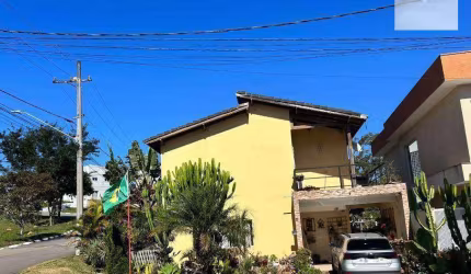 Casa em Alphaville de Esquina C/ 310 mts de Terreno, 290 Mts de AC, 3 Dorms!