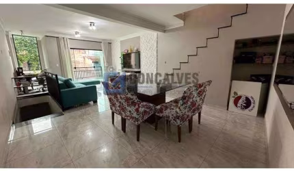 Casa com 3 quartos à venda na DOS COMETAS, R, Cooperativa, São Bernardo do Campo por R$ 690.000