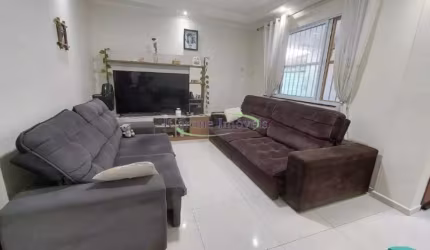 Casa sobreposta baixa para venda com 2 suítes e 2 vagas na Aparecida em Santos / SP