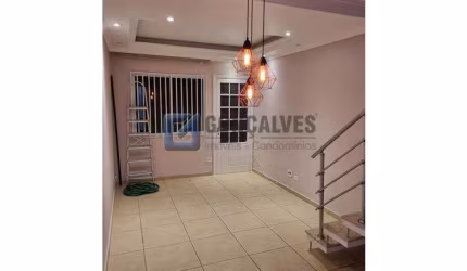Casa com 2 quartos para alugar na RUTH PINTO DE CAMARGO, R, Nova Petrópolis, São Bernardo do Campo, 85 m2 por R$ 2.000